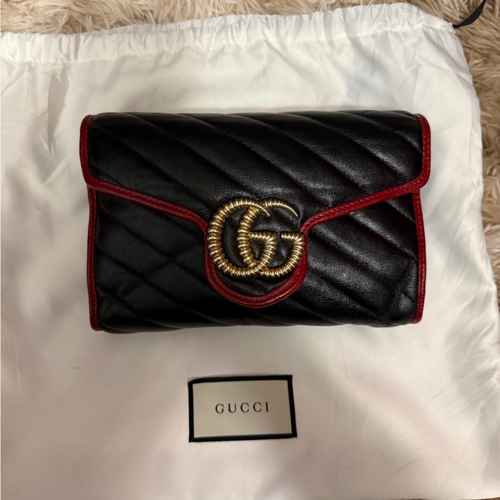 Gucci Black and Red Marmont WOC with Gold Logo